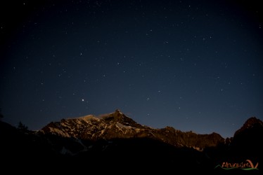 Notte tra luna e stelle